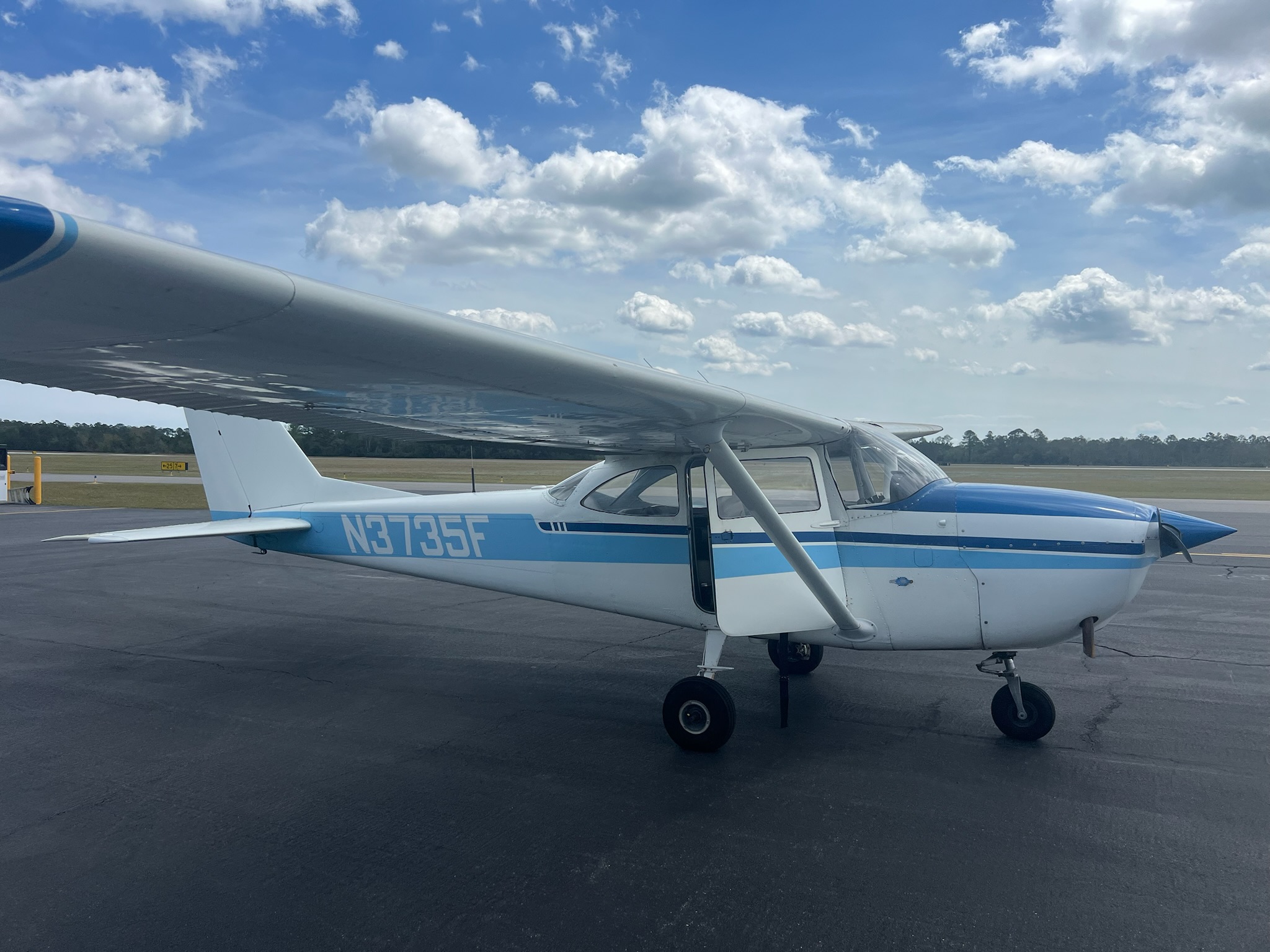 Cessna aircraft on the ramp ready for discovery flight